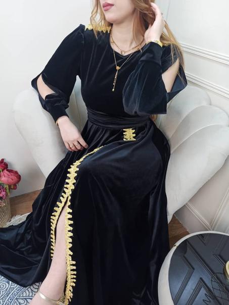 اكتشفي الأناقة الفاخرة مع هذه الروب المخملية