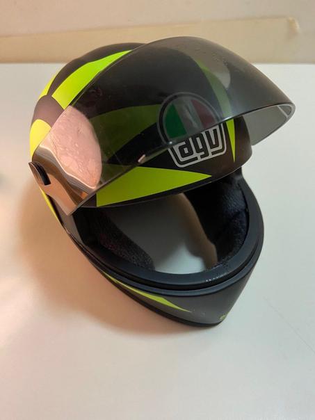 🏍️ خوذة صغيرة ستيل موطو – ديكور عصري ومميز! 🧠