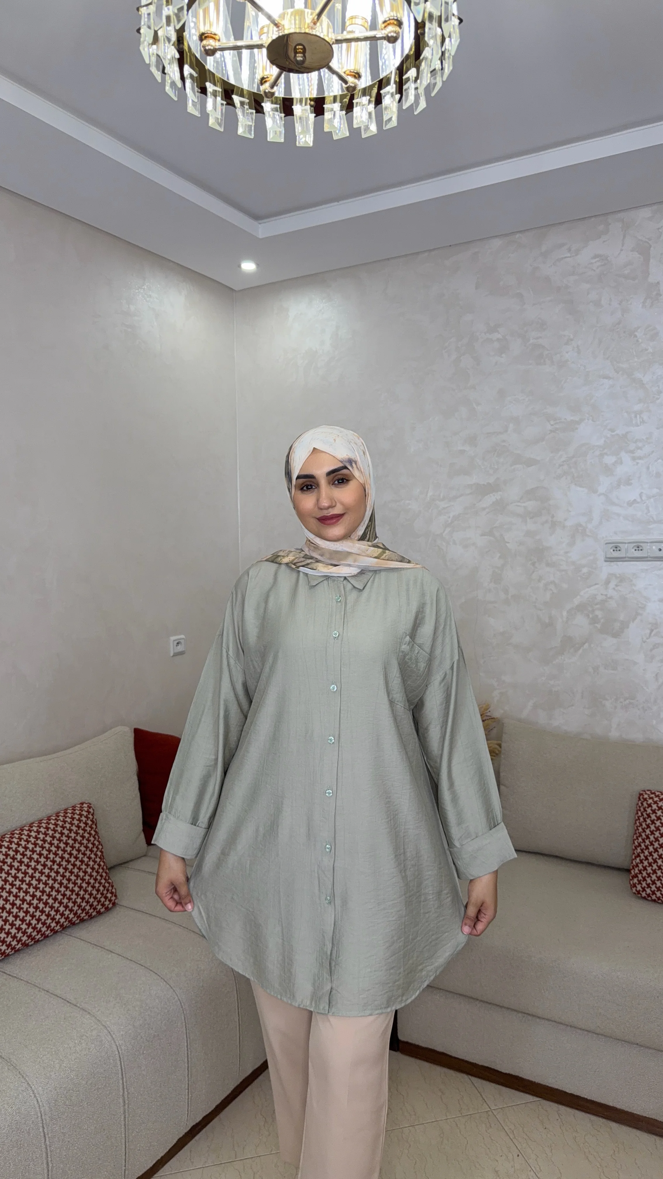 ✨ قميص ڤينيز – أناقة يومية بلمسة راقية