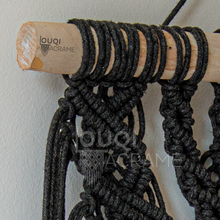 Ombre Élégante - Suspension Murale en Macramé Noir