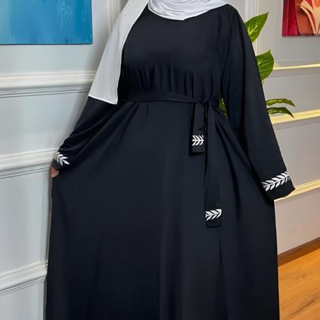 عبايات واسعة مطرزة