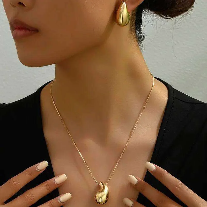 Collier Long Et Boucles D'oreilles Avon - Filigrane Orné Avec Goutte Verte - Neuf En Boîte