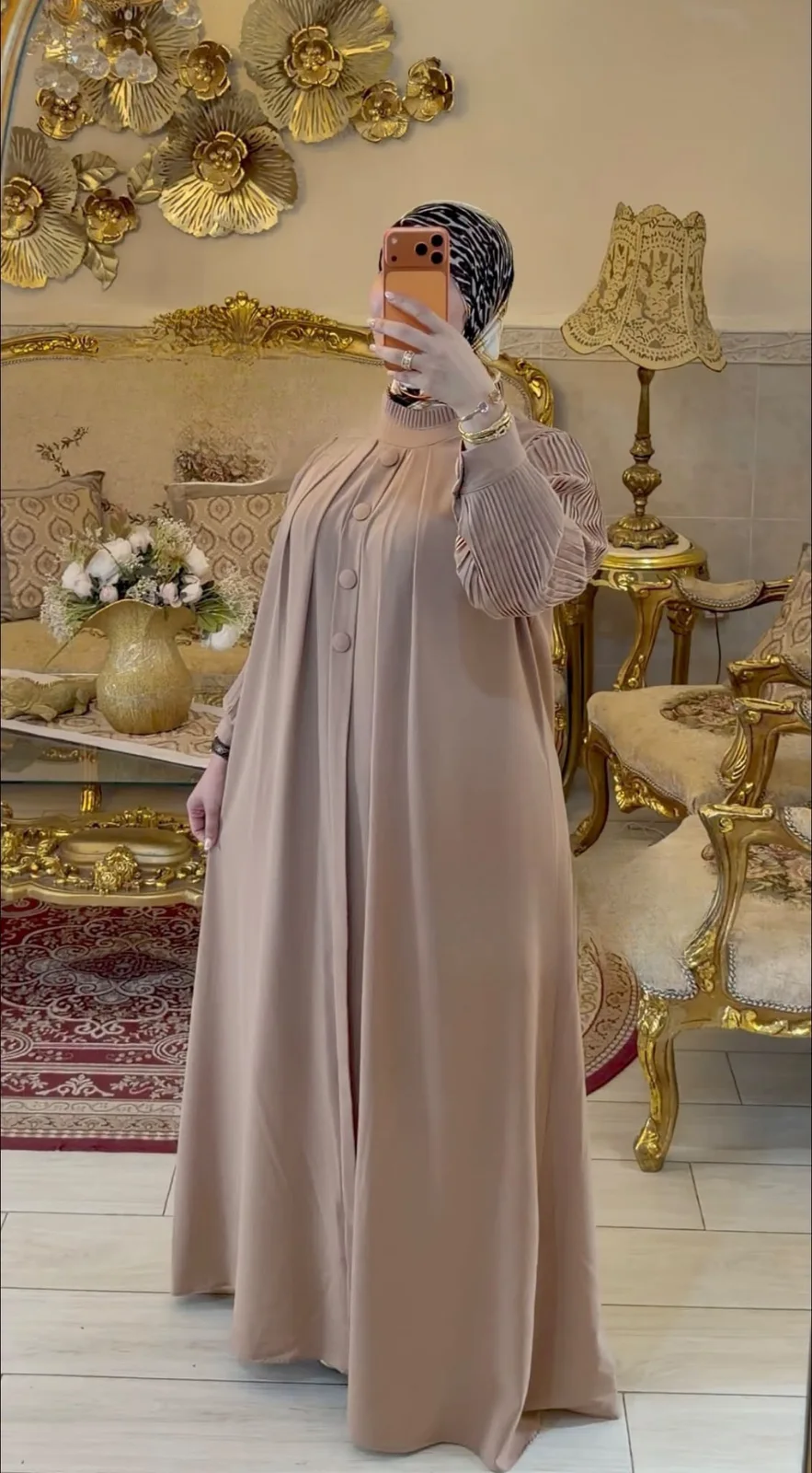 عباية أنيقة وواسعة بتصميم محتشم وعصري