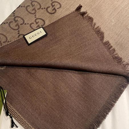 شال قوتشي نسائي بني داكن