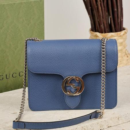 شنطة قوتشي وسط ازرق