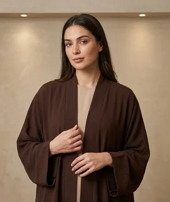 طقم عباية فاخر مع فستان داخلي – أناقة دافئة ولمسة راقية