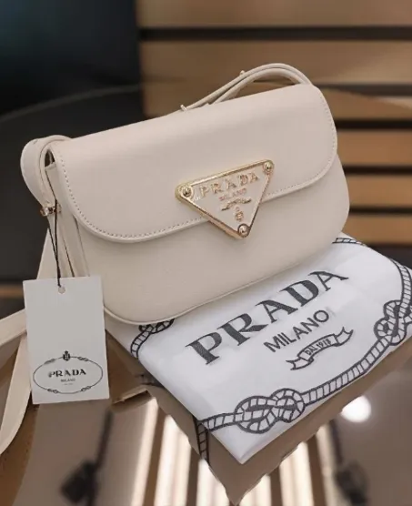 PRADA Sac à bandoulière en cuir - Biege