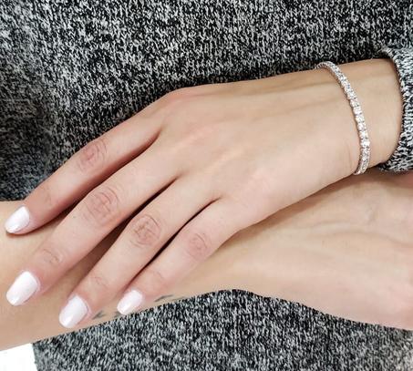 Bracelet en GR pièrres  de diamands  avec boite luxueuse 🇫🇷