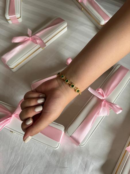 Bracelet en GR pièrres  de diamands vert avec boite luxueuse 🇫🇷