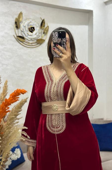 قفطان مبرة تاج فاخر مطرز – متوفر بجميع الألوان والمقاسات للمناسبات والأفراح