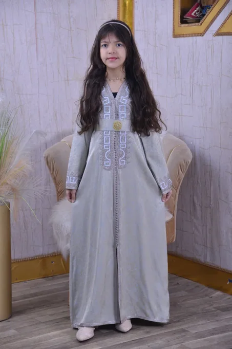 ⚡ قفطان العيد الأكثر طلباً للبنات… المقاسات كتسالي بسرعة