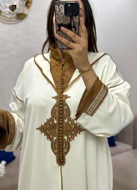 🔥 جلابة 2 بياس راقية للمناسبات – أناقة وفخامة بثوب كريب سامبل