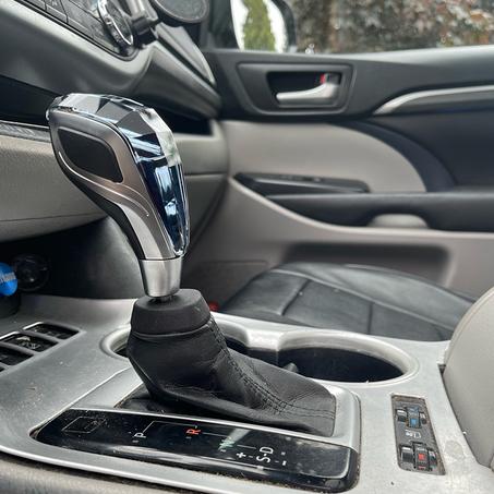 مقبض غيار LED VIP – خاص بالسيارات اليدوية فقط مع 7 ألوان مضيئة وتصميم كريستالي فاخر