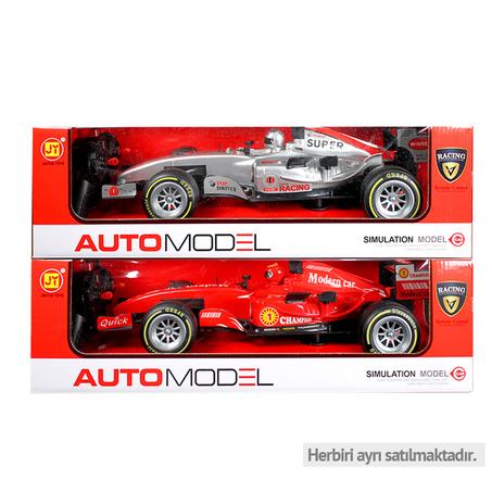 سيارة سباق الفورمولا 1 مع جهاز التحكم عن بعد