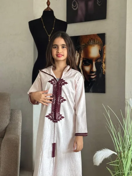 ✨ جلابة الكمخة بالطرزة – اختيارك المثالي لرمضان 🌙