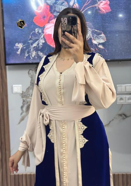 كيمونو 2 بياس فاخر بمبرة تاج – أناقة راقية للمناسبات ✨