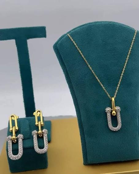 COLLIER AVEC BOUCLES