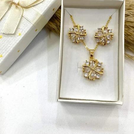 Collier avec boucles