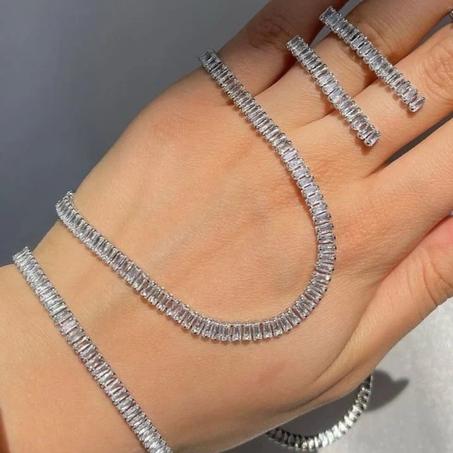 Collier avec boucles