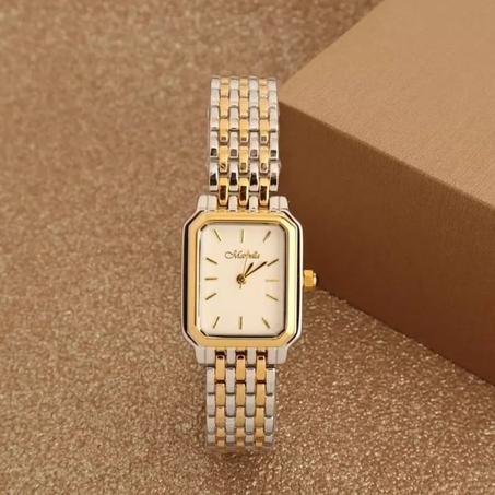 ساعات نسائية