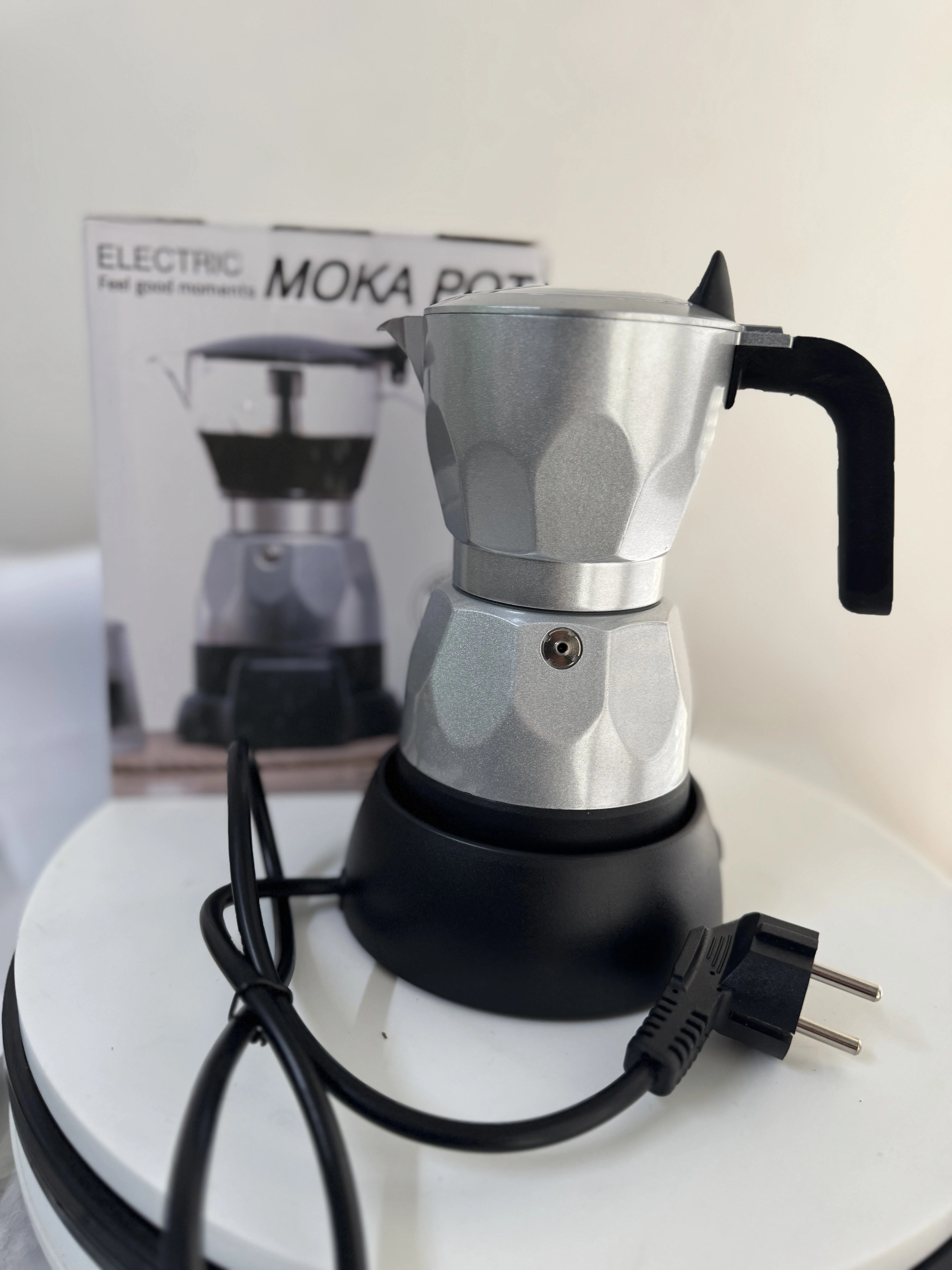 مكينة صنع القهوة الكهربائية التقليدية ( براس )    Machine à café électrique traditionnelle (à pression)