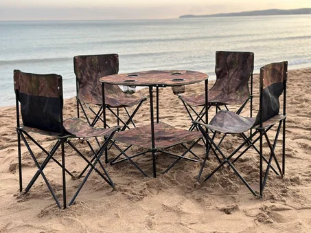 طاولة بأربع كراسي  قابلين للطي لي جميع رحلاتكم    TABLE AVEC 04 CHAISE PLIABLE POUR VOS VOYAGES