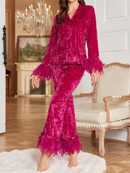 Plumette ( Pyjama en velour avec des plumes)