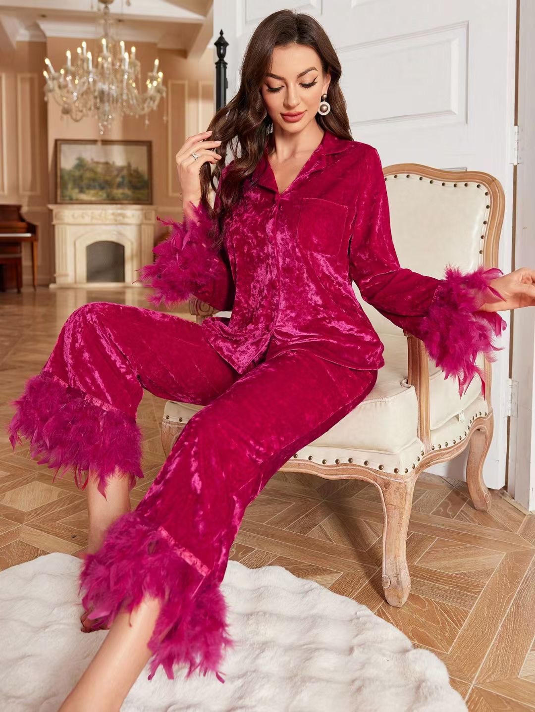 Plumette ( Pyjama en velour avec des plumes)