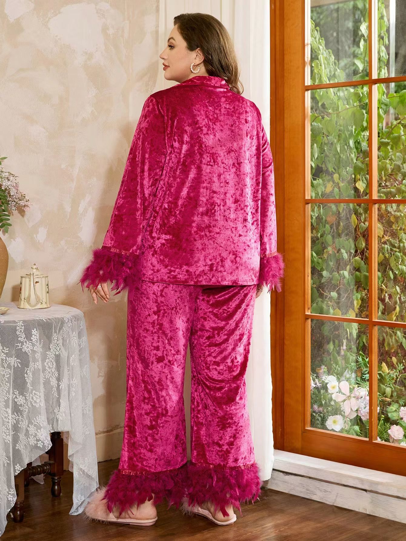Plumette ( Pyjama en velour avec des plumes)