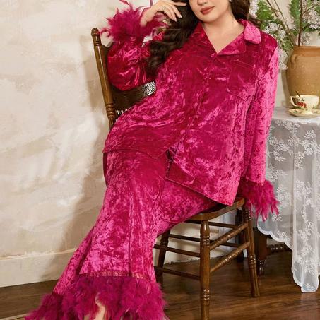 Plumette ( Pyjama en velour avec des plumes)