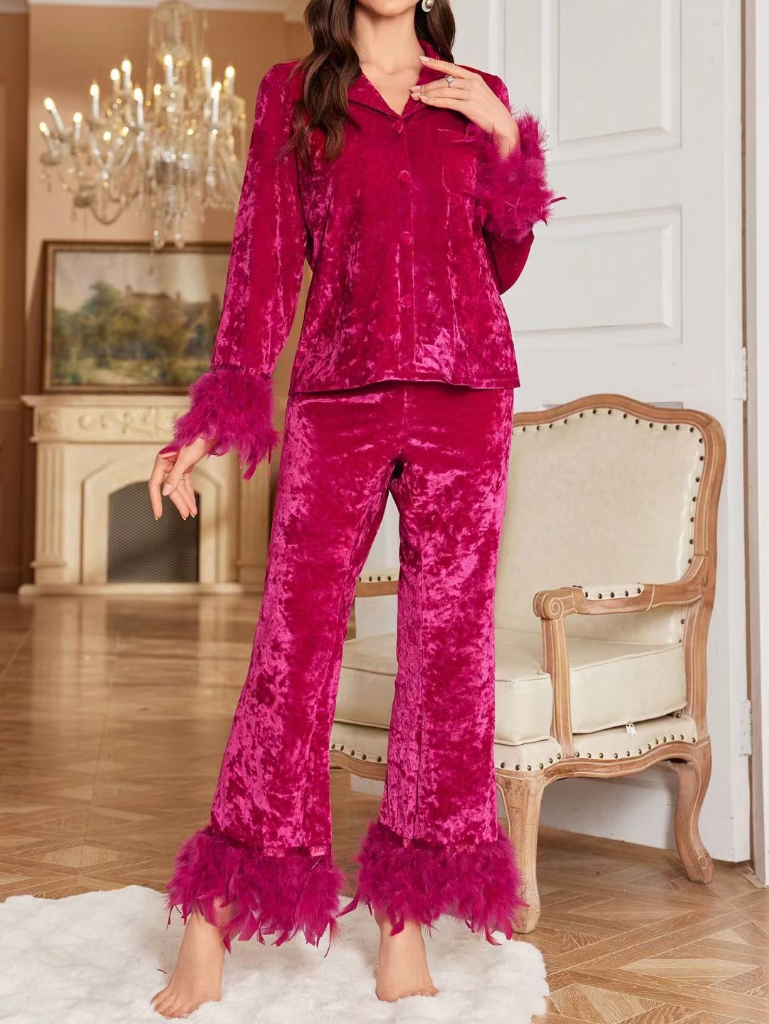 Plumette ( Pyjama en velour avec des plumes)