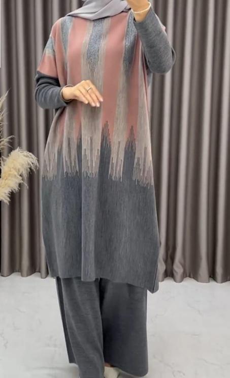 👗طقم نسائي محتشم بتصميم عصري وخطوط فريدة