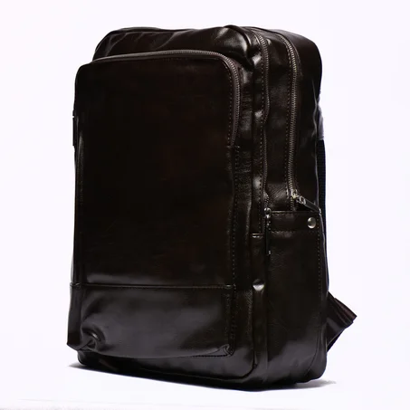 Sac à dos en cuir marron noirci avec multiples compartiments