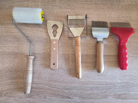 اداة "كشط العسل" أو "فض الأغطية الشمعية" ابتداءا من 25 دراهم