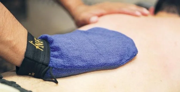 Gant kissa de gommage