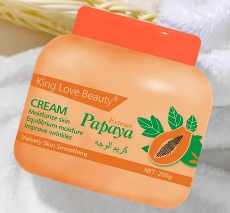 كريم مرطب ومبيض للوجه بالبابايا