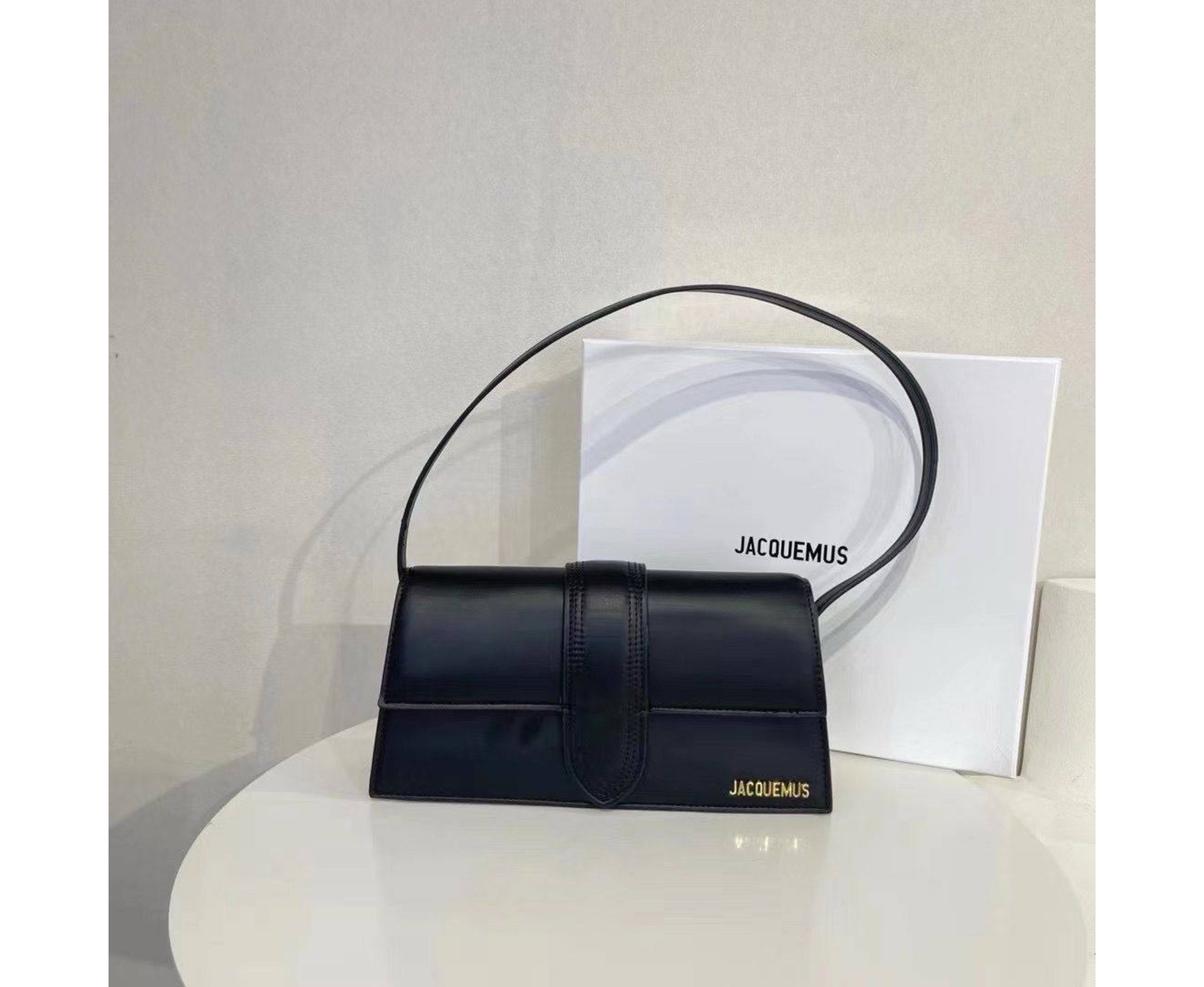 Sac à main Bandoulière Jacquemus Le Bambino Long en Cuir Lisse ref421