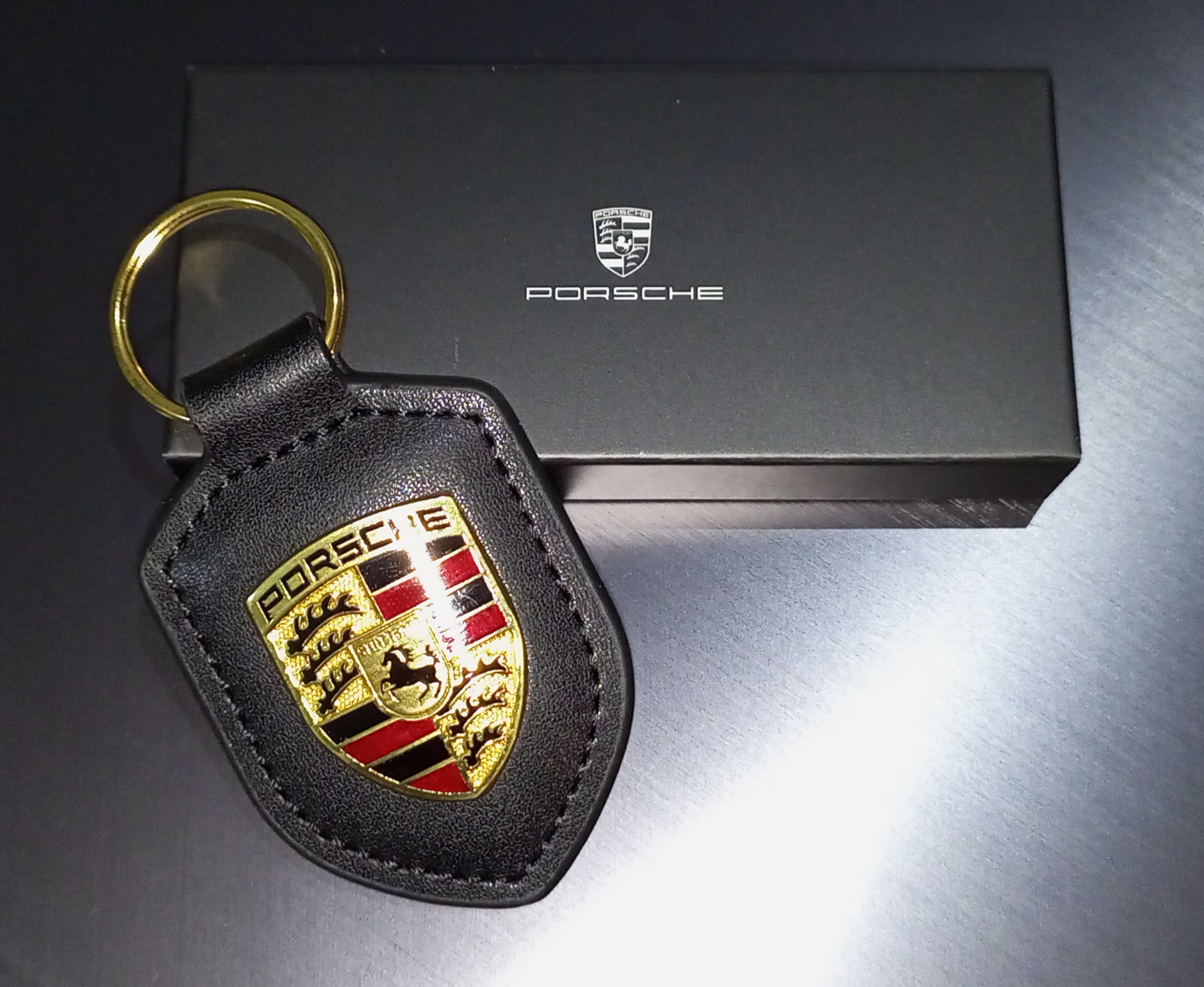 Porte-clés Porsche Noir authentique en cuir véritable avec écusson