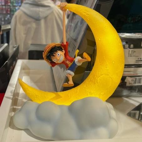 🏴‍☠️🌟 خليك مع ملك القراصنة – مصباح LED لوفي