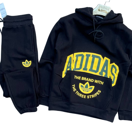 Adidas طقم رياضي مميز من