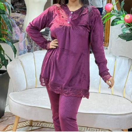 طقم النوم الفاخر المصمم من خامة مخملية ناعمة وعالية الجودة