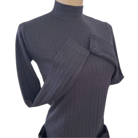 بلوزة صوف أنيقة بتصميم عصري ومبتكر