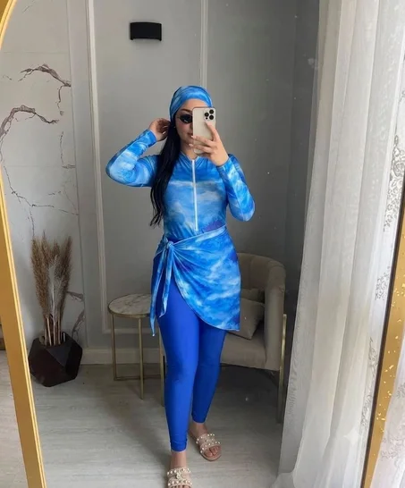 🩵 بوركيني أنيق 4 قطع – أزرق سماوي | أناقة وراحة في البحر  REF 380 AZOME Burkini Élégante