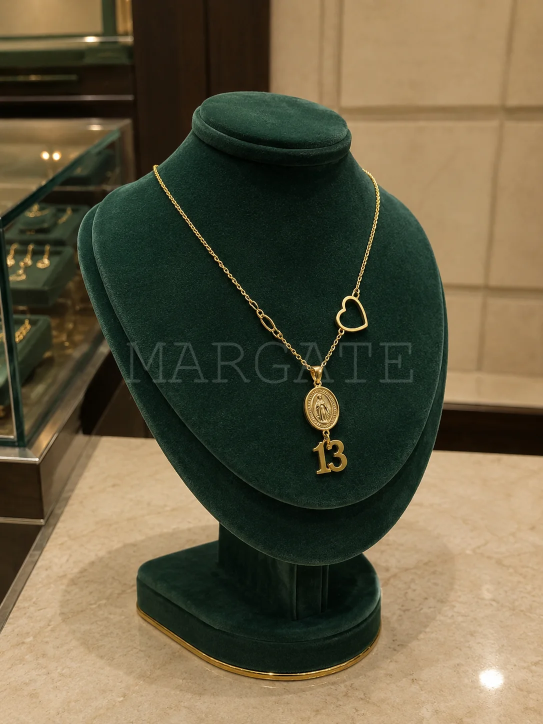 Collier Médaille 13