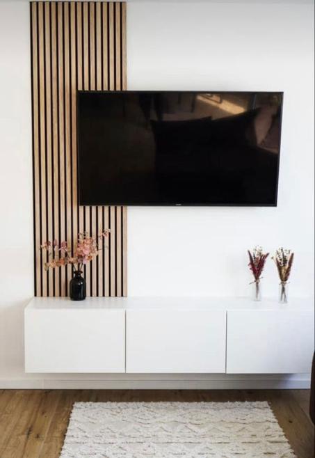 Épure Élégante TV Wall