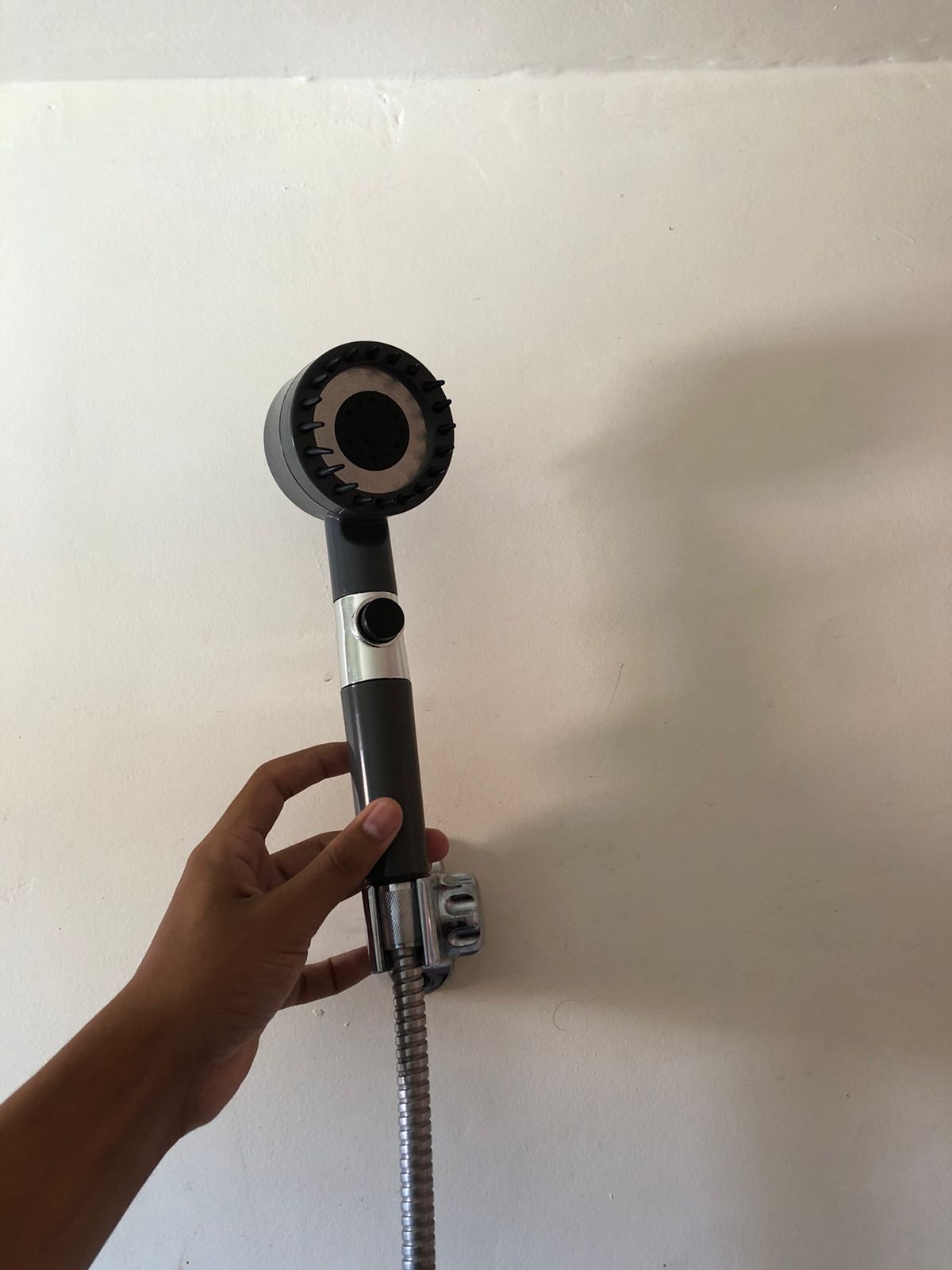 رأس دوش عصري بـ3 أوضاع ووقف الماء بضغطة وحدة 🚿✨