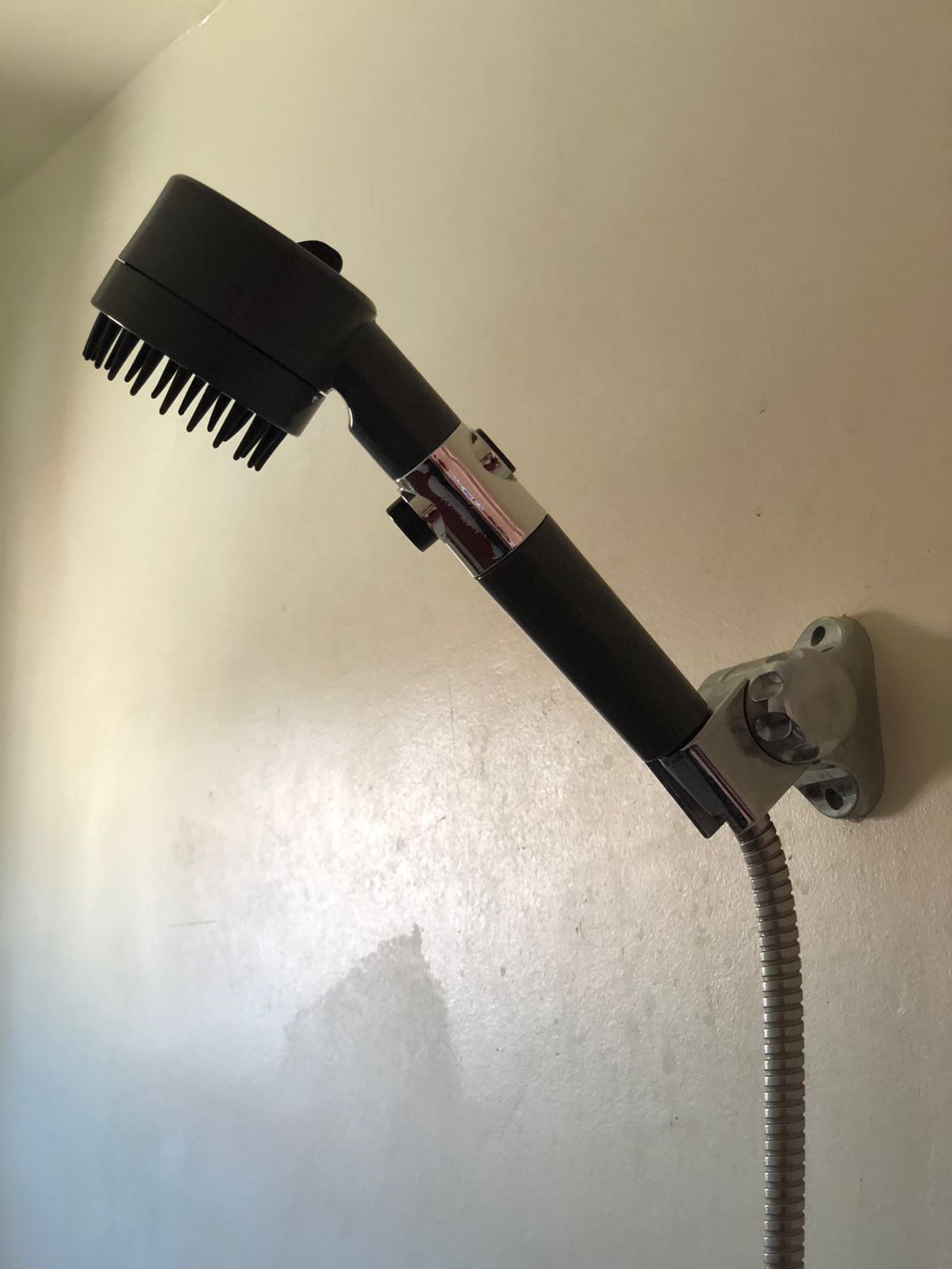 رأس دوش عصري بـ3 أوضاع ووقف الماء بضغطة وحدة 🚿✨