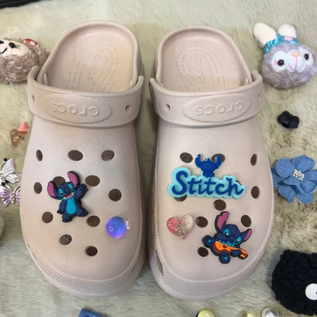 STITCHY CROCSIE