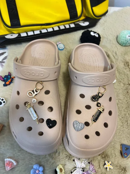 METAL MEDICAL CROCSIES