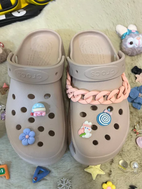 PINK CHAINY CROCSIE